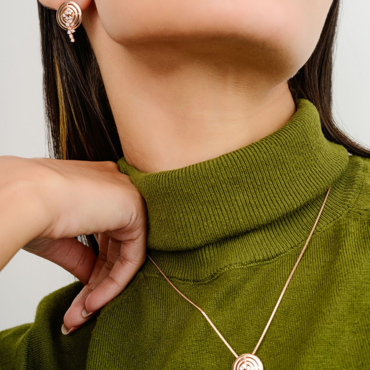 Rose gold Spiral Circle Pendant with Earrings