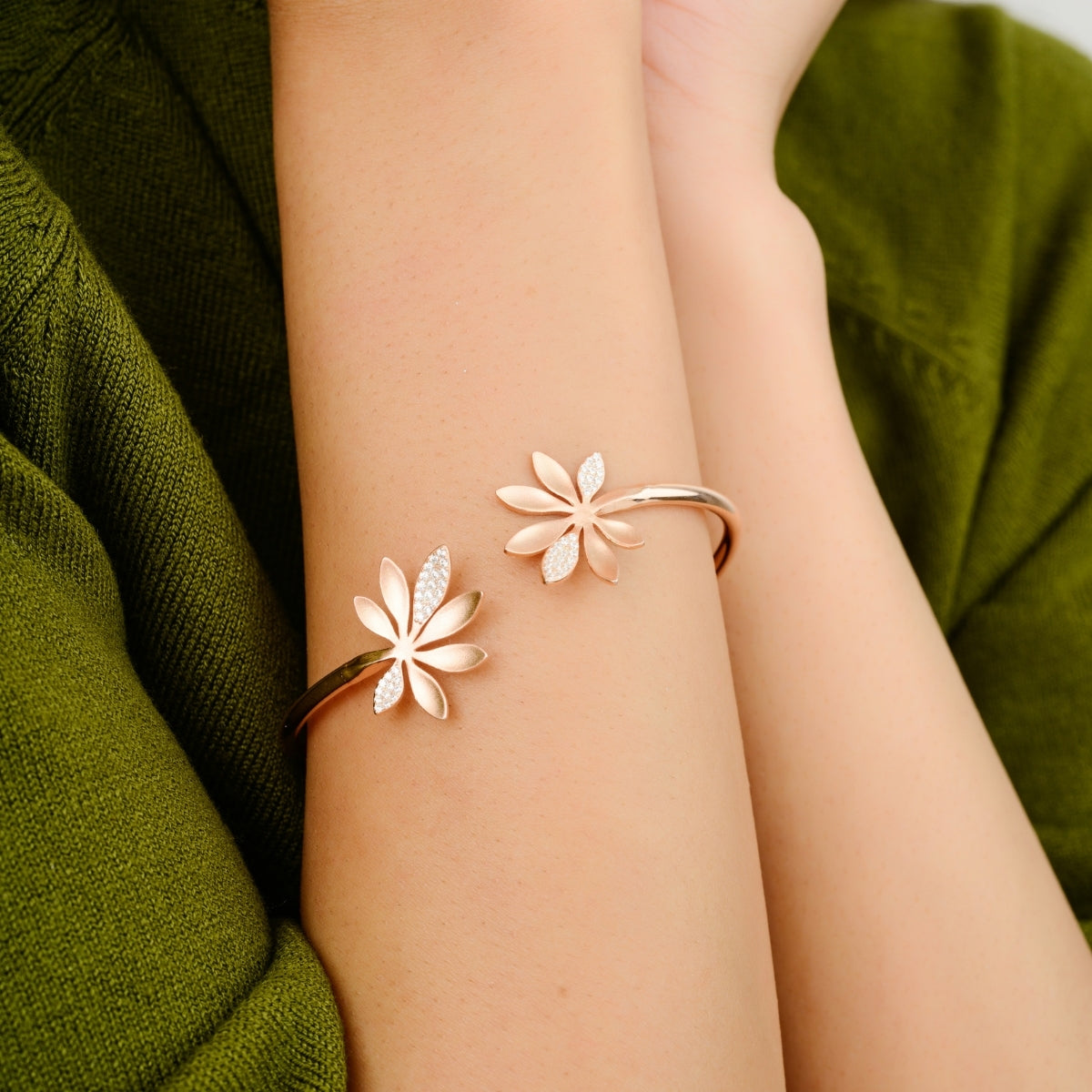 Delicate Leaf Pattern Open Bangle / Kada for Women