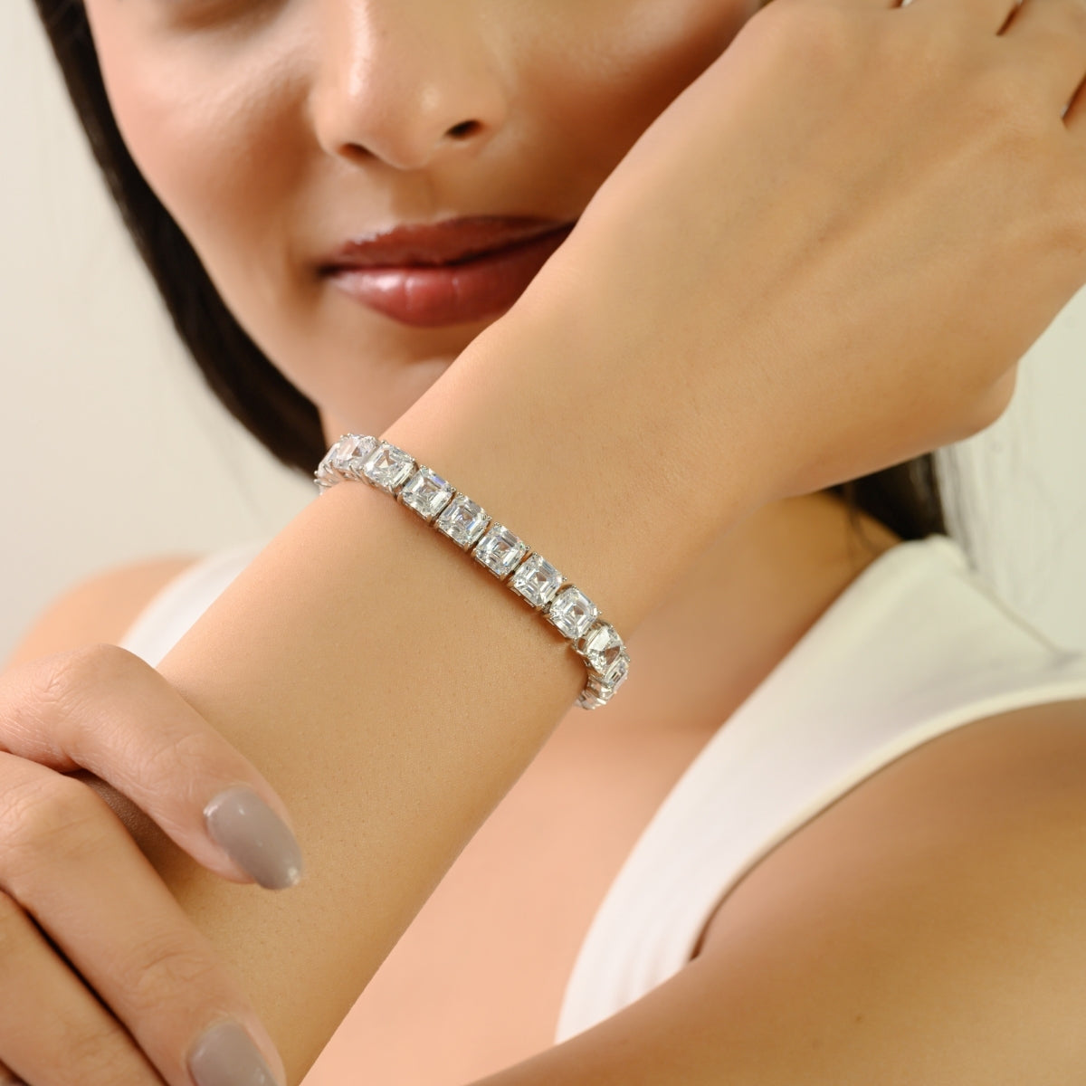 Exquisite Silver Bracelet Featuring Square-Cut CZ Stones