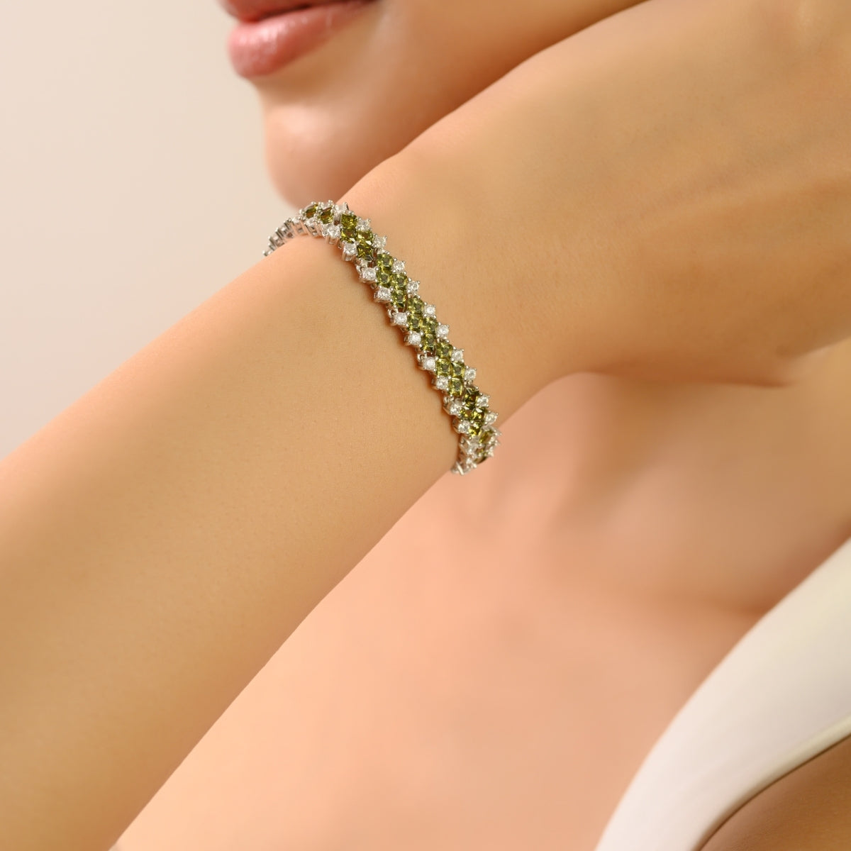 925 Sterling Silver Brilliant Round White and Green CZ Tennis Bracelet