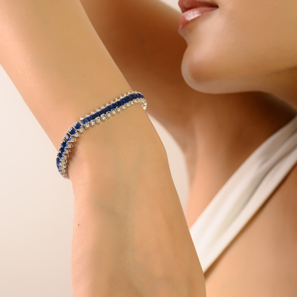 Exquisite Silver Bracelet Featuring Blue and White Cubic Zirconia
