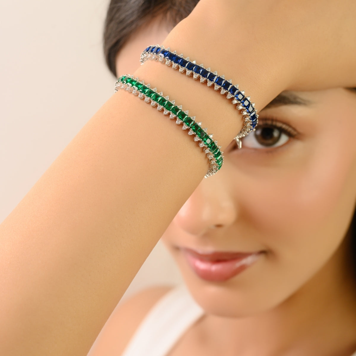 Exquisite Silver Bracelet Featuring Green and White Cubic Zirconia