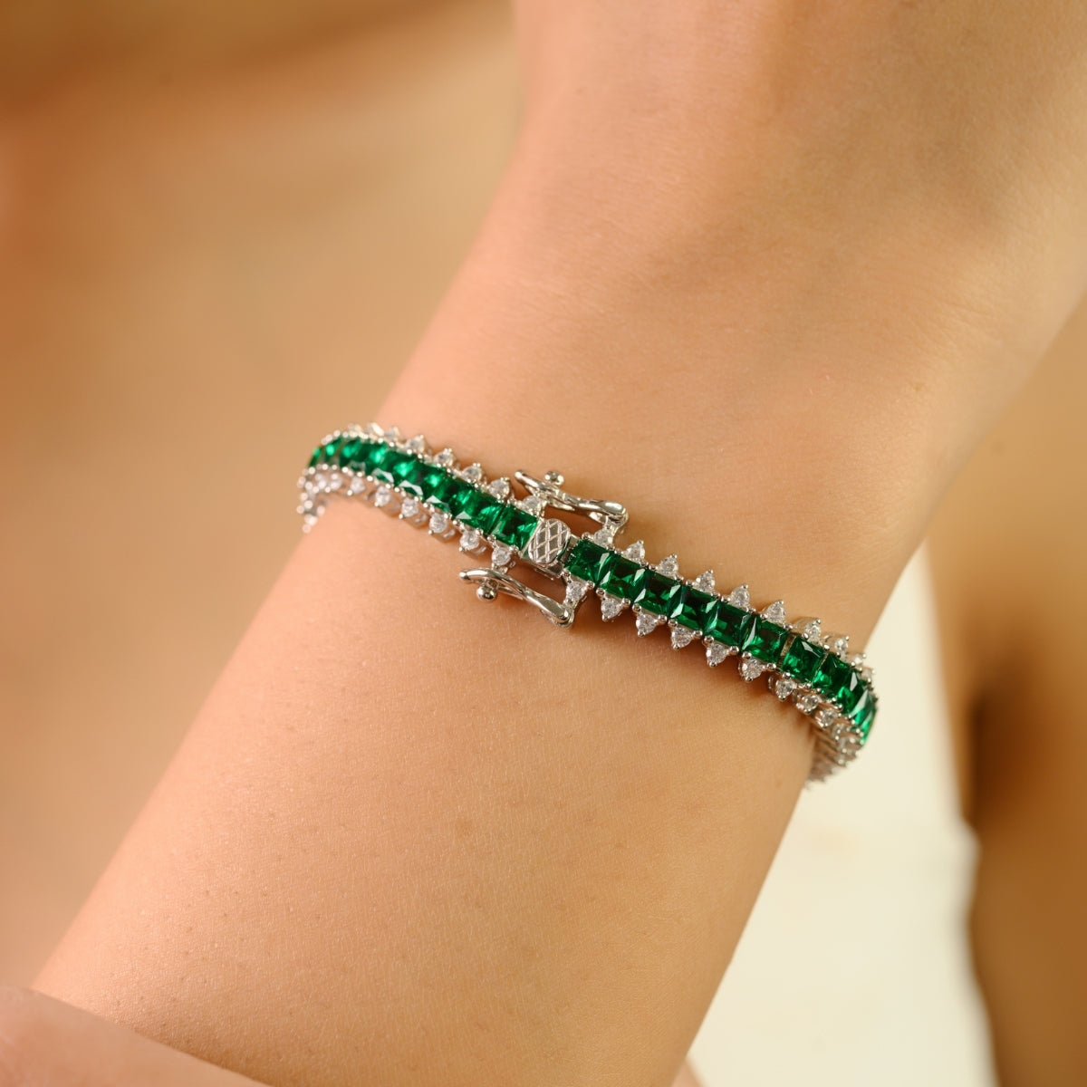 Exquisite Silver Bracelet Featuring Green and White Cubic Zirconia