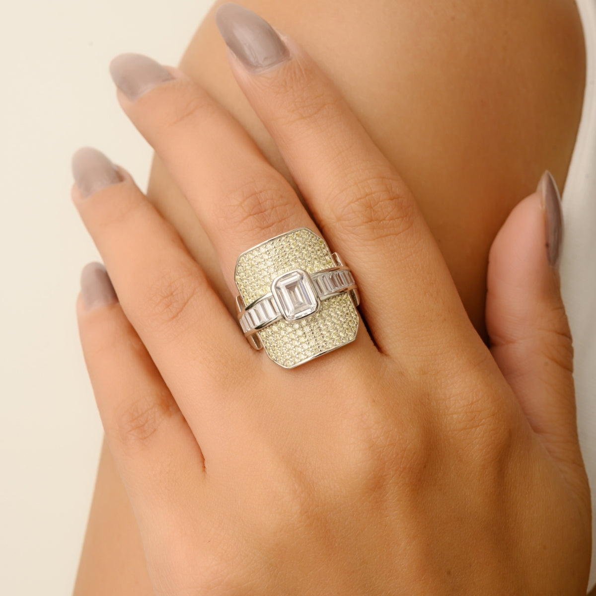 Luxurious Art Deco Silver Ring with Baguette CZ