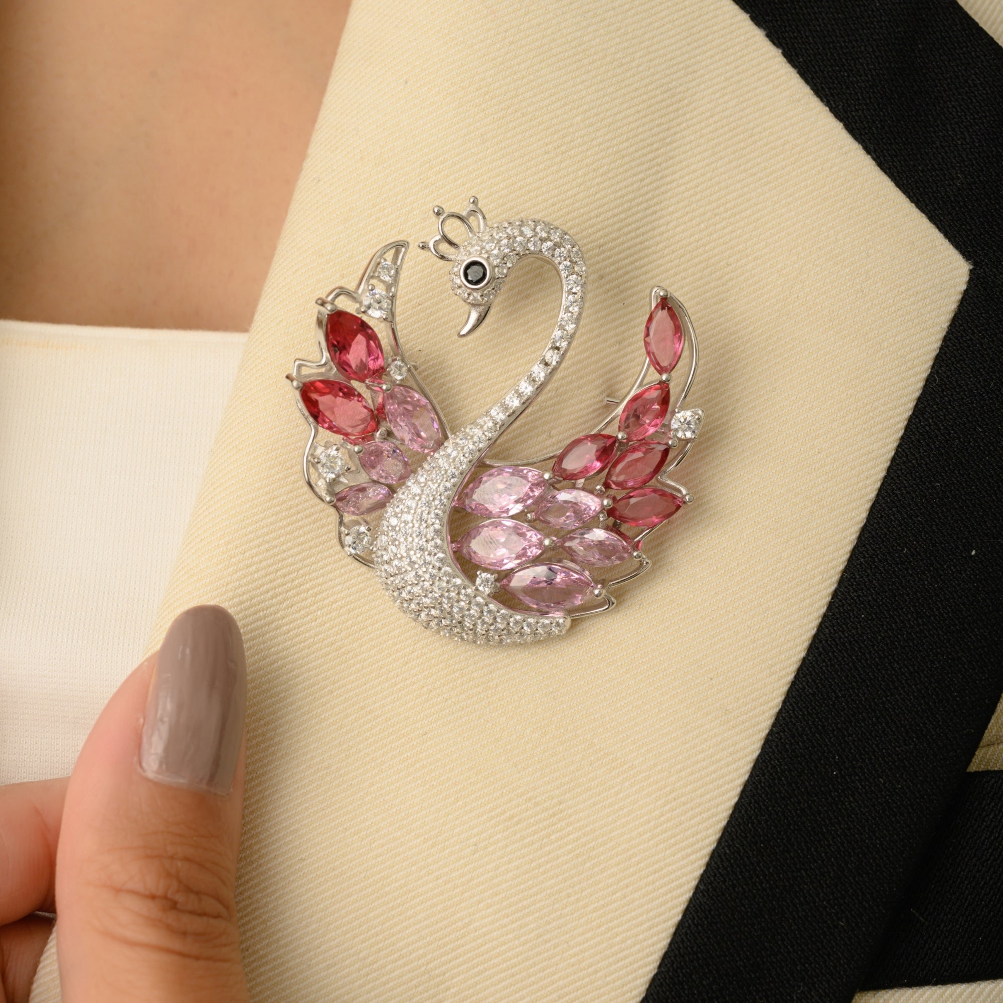 White Gold Swan Brooch in 925 Silver