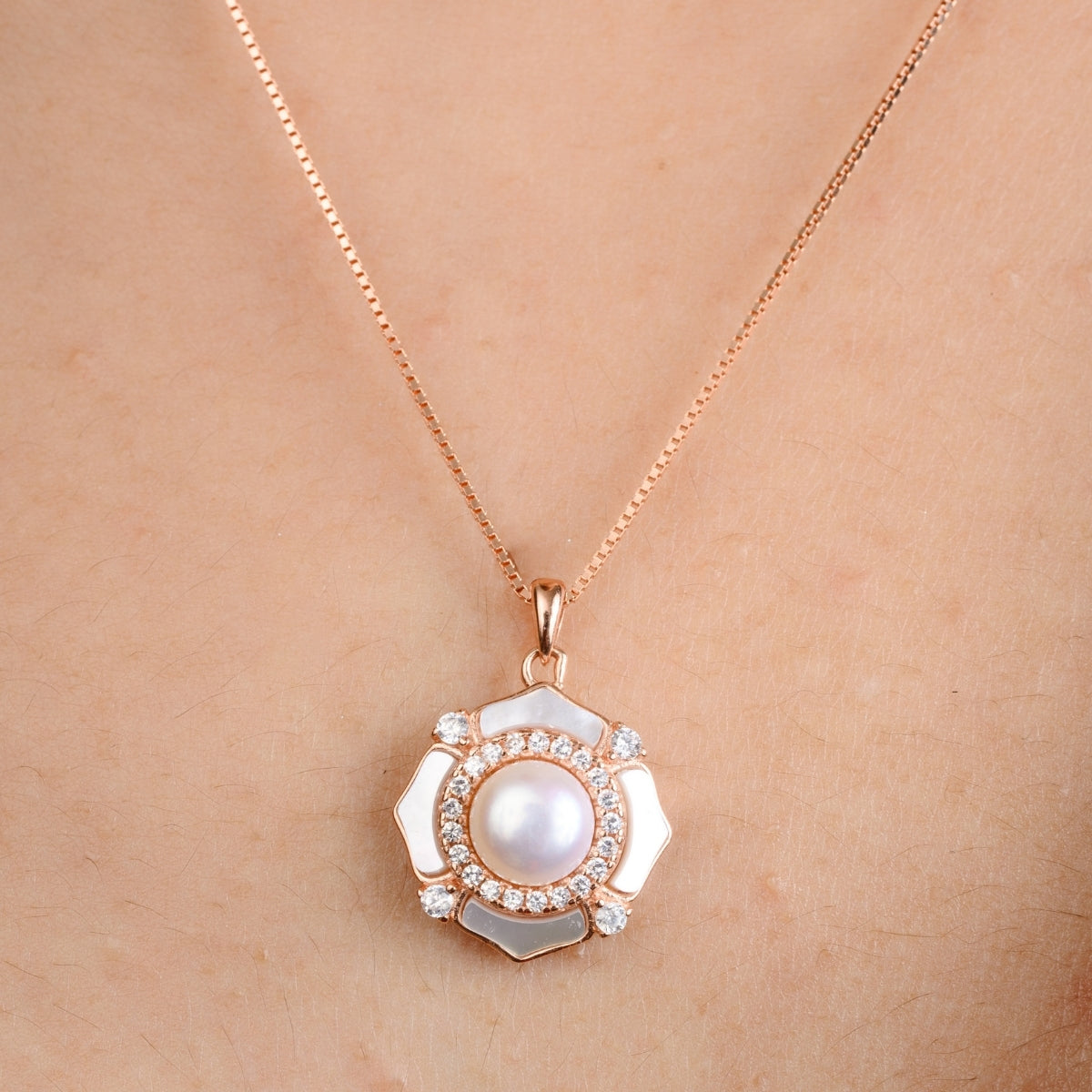Rose gold Pearl Pendant Necklace