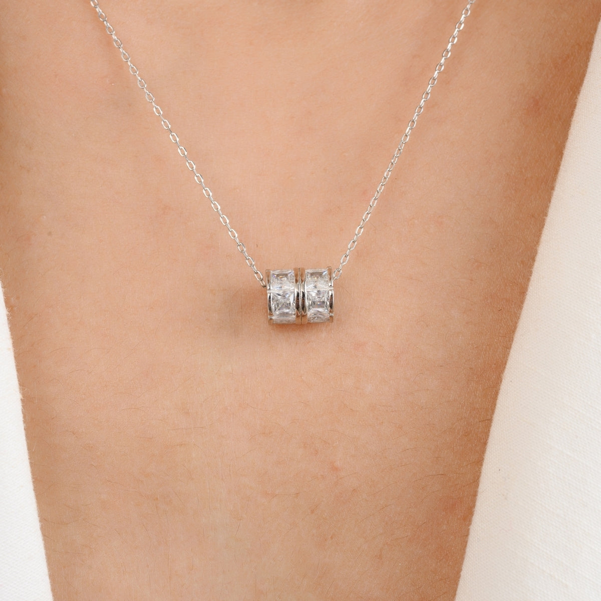 Round Dainty Pendant Necklace