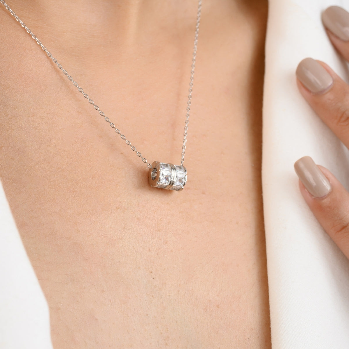 Round Dainty Pendant Necklace