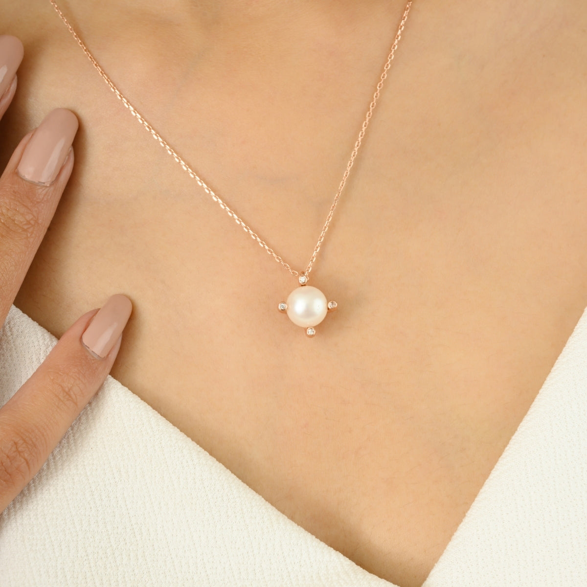 Dainty Rose Gold Pearl Necklace