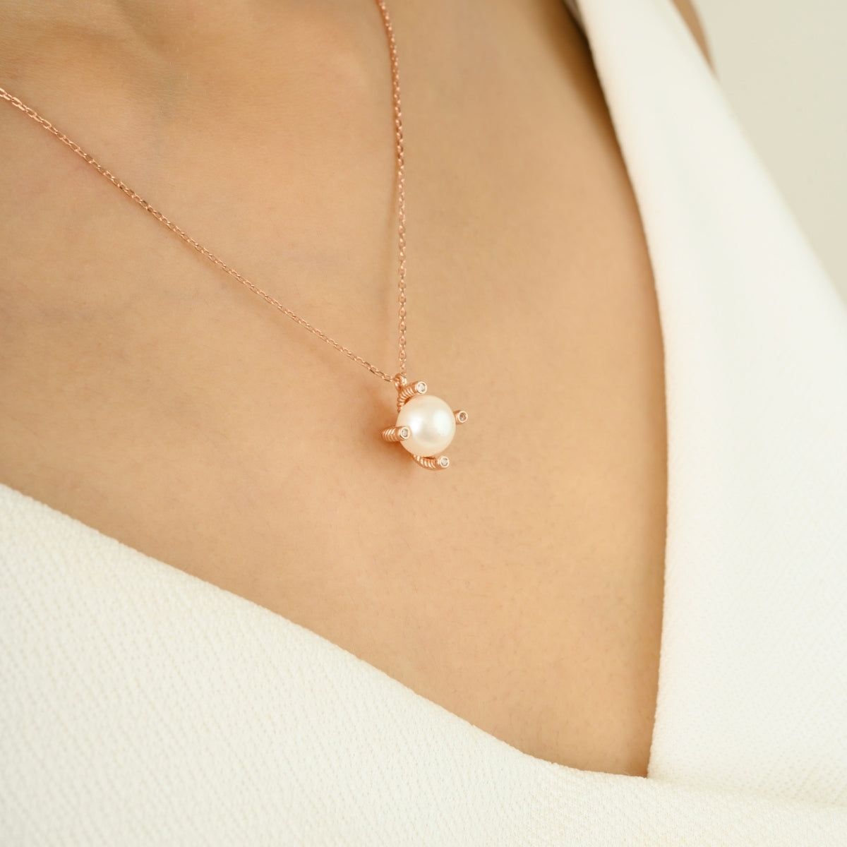 Dainty Rose Gold Pearl Necklace