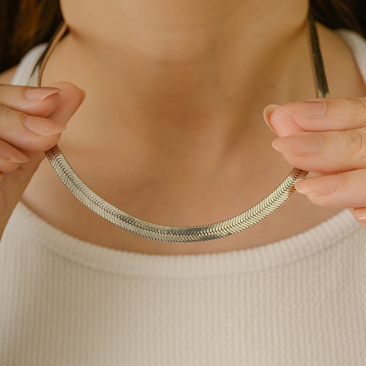 Sleek Silver Herringbone Unisex Necklace with Artisan Clasp