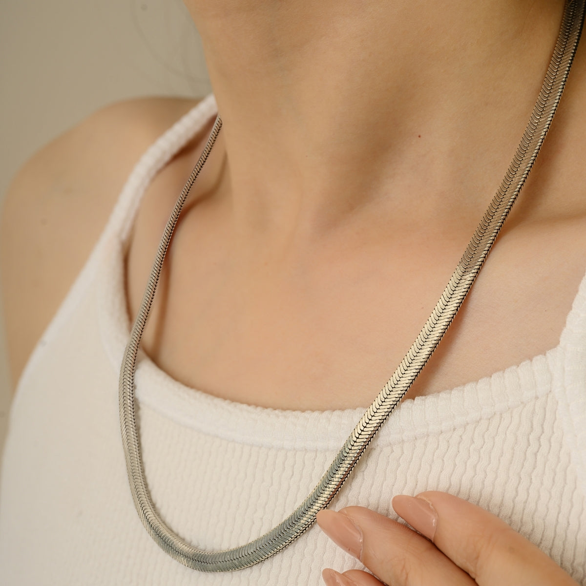 Sleek Silver Herringbone Unisex Necklace with Artisan Clasp