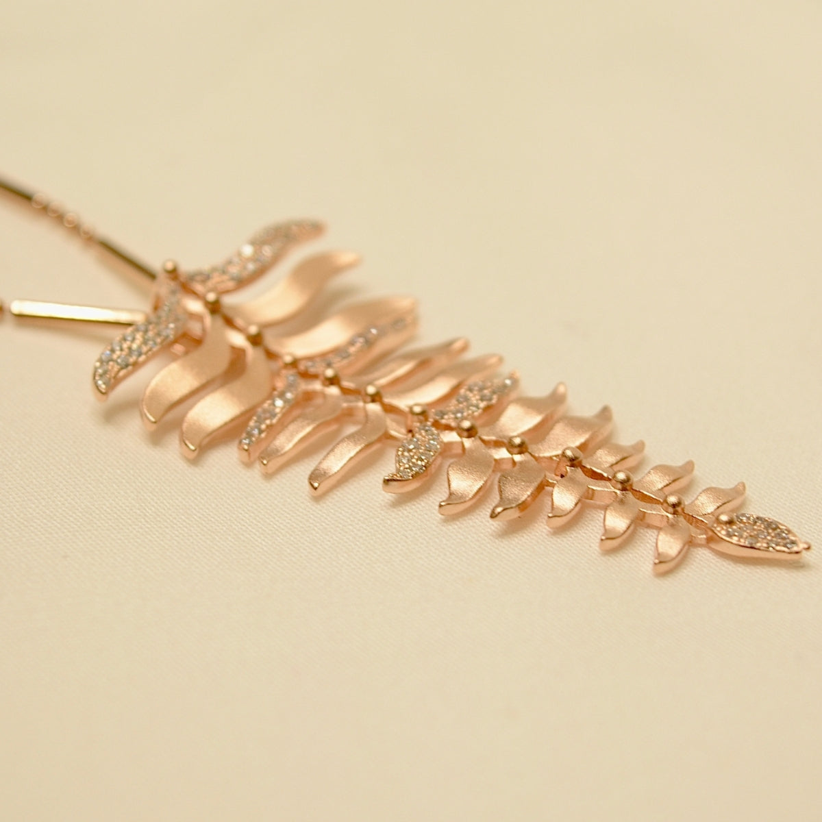 Stylish Rose Gold Leaf Pattern Pendant Charm with Earrings
