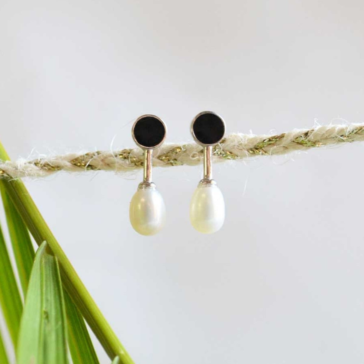 Black Onyex gemstone Pearl Drop Earrings in 925 Silver