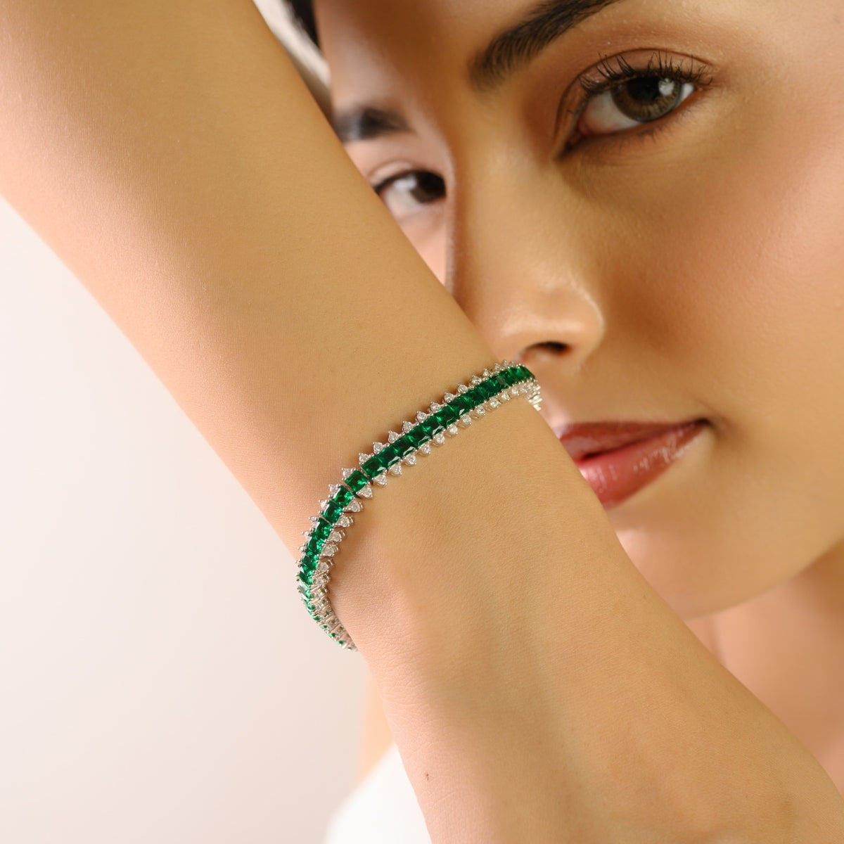Exquisite Silver Bracelet Featuring Green and White Cubic Zirconia