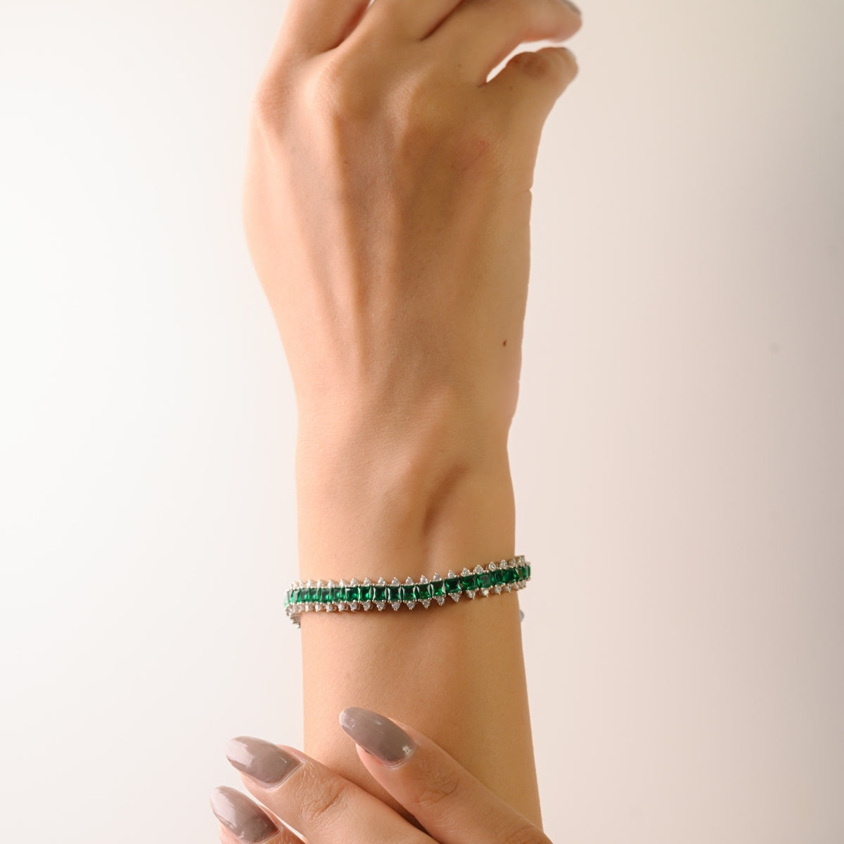 Exquisite Silver Bracelet Featuring Green and White Cubic Zirconia