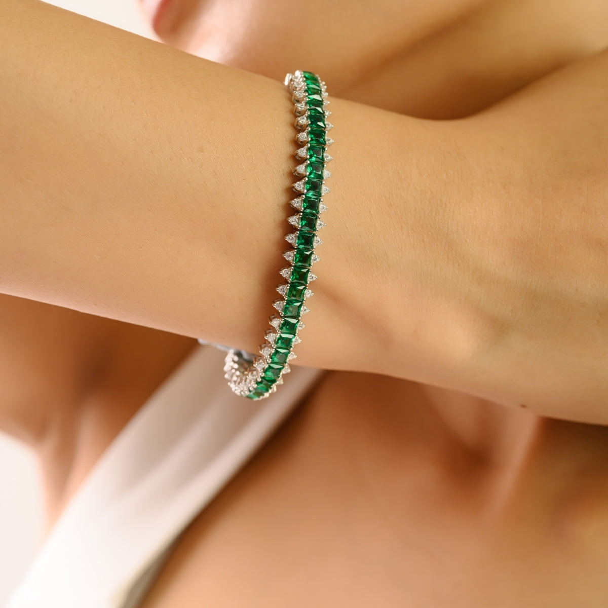Exquisite Silver Bracelet Featuring Green and White Cubic Zirconia