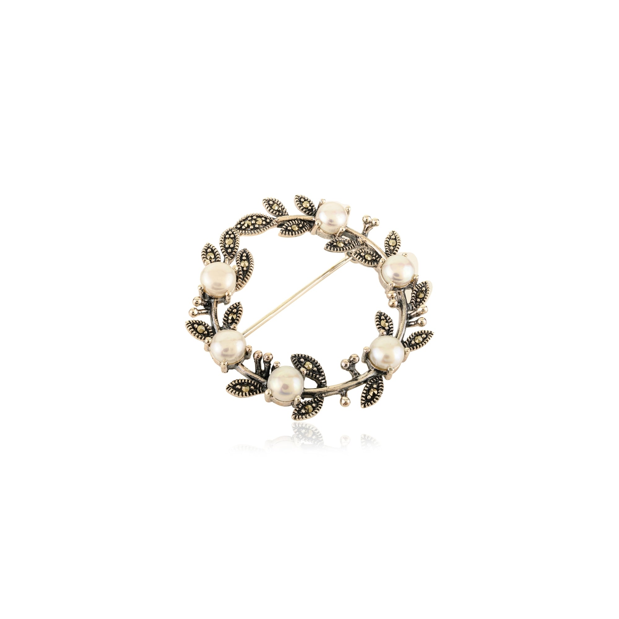 Charming Pearl Brooch in 925 Silver with Antique Flower Circle Pattern
