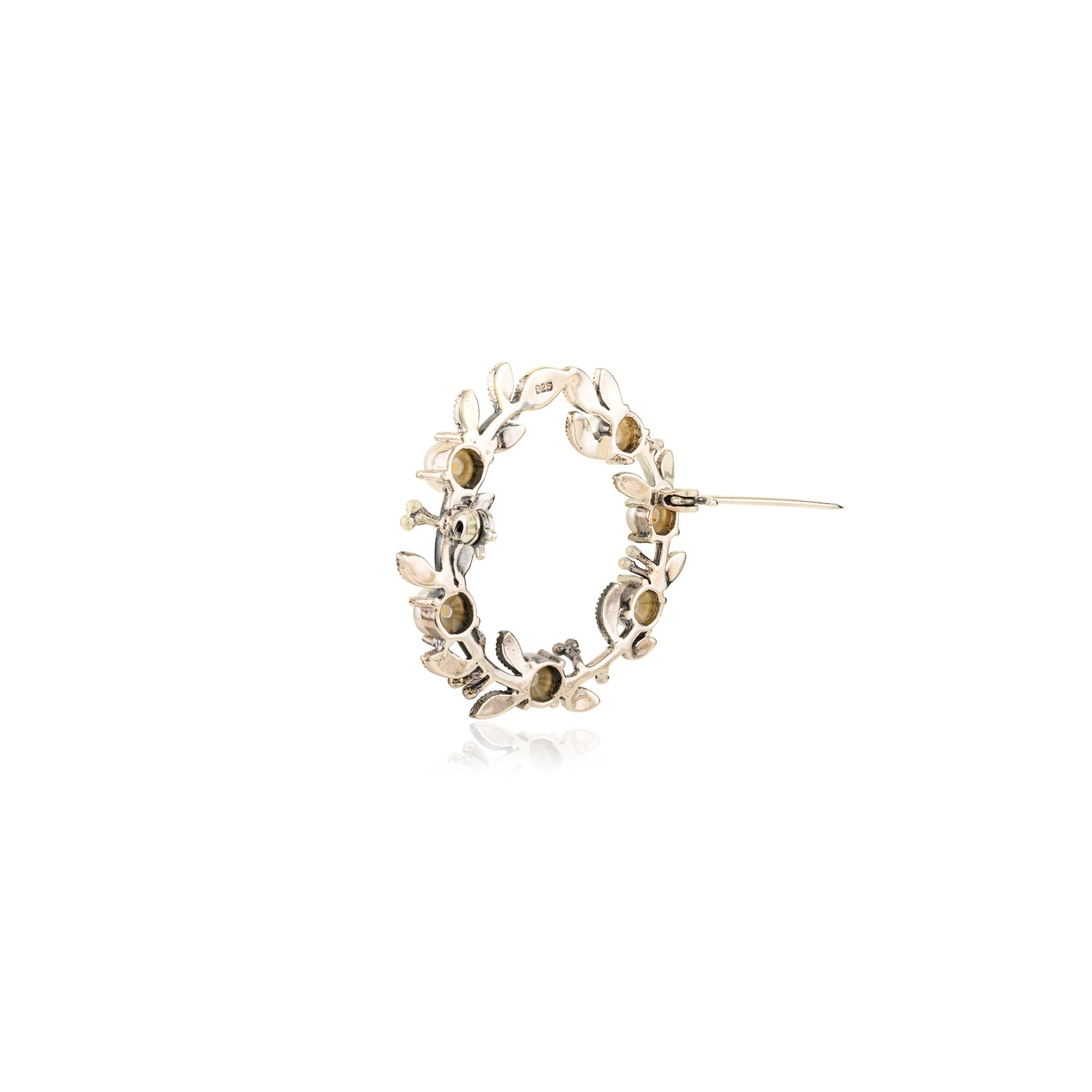 Charming Pearl Brooch in 925 Silver with Antique Flower Circle Pattern